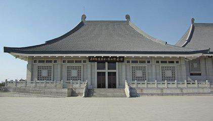 天津市烈士陵园始建于1955年6月1日,原址在北辰区北仓镇三义村,1971年