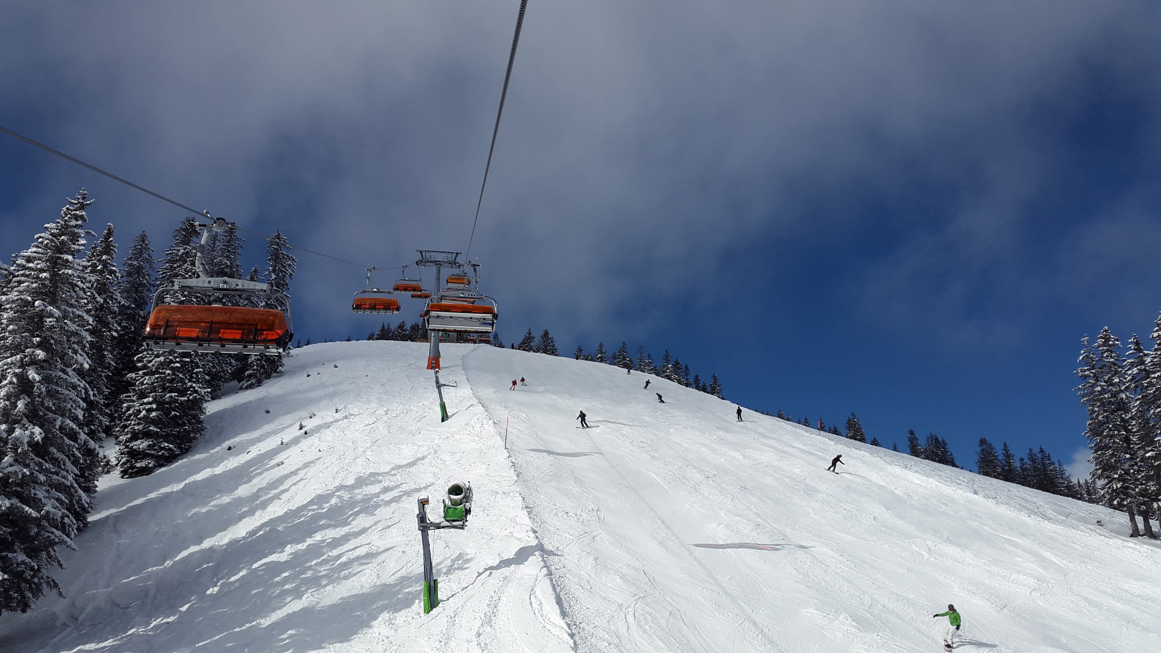 鸣山滑雪场图片