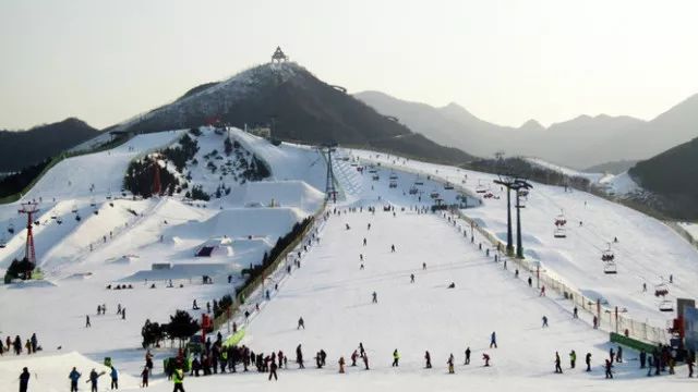 這是北京及華北地區唯一集滑雪,滑道,攀冰等動感休閒運動項目為