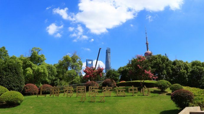 北外滩白玉兰广场66层观光