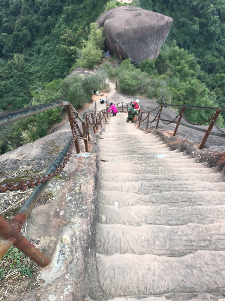 丹霞山強度大嗎？適合全家人一起去玩嗎？有什么特色？ 