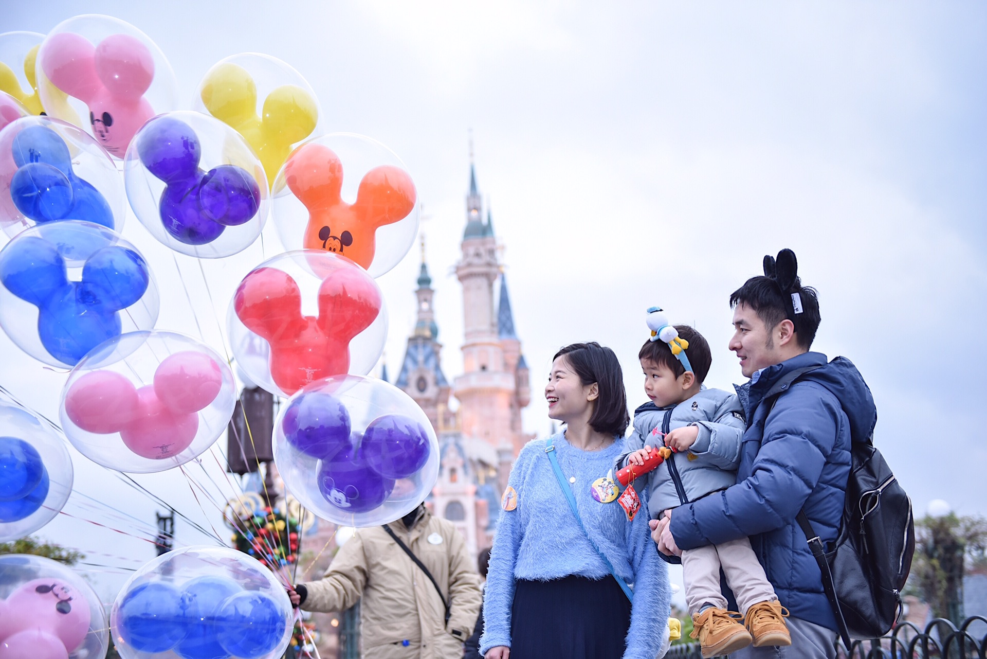 上海迪士尼溜娃必看，冬日错峰太好玩太好拍！（内含最暖亲子照教程）_游记