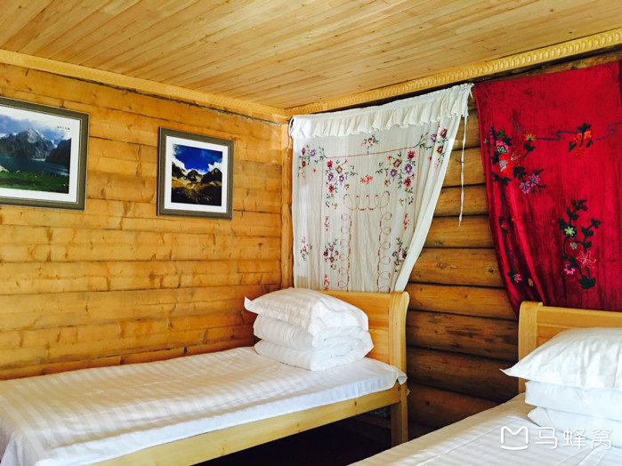 去琼库什台那里住宿方便吗