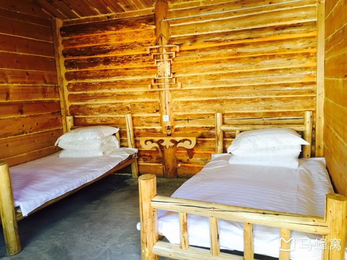 去琼库什台那里住宿方便吗