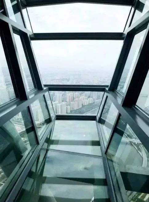 全透明空中走廊