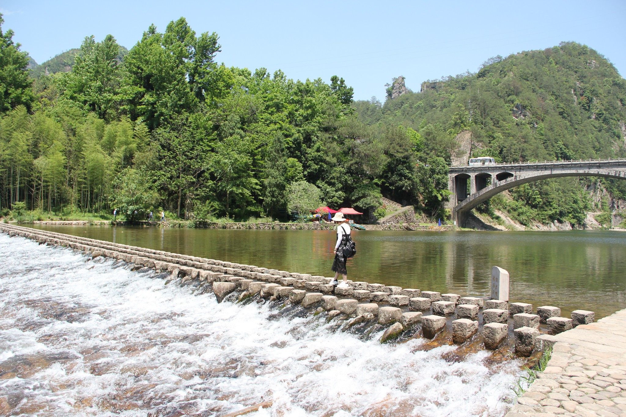 可無屐齒此山中(雁蕩山——楠溪江——仙居——橫店 高鐵 自駕七日遊)