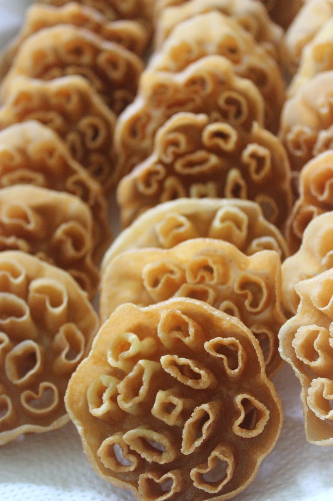 春节将近,马来西亚每条大街小巷都开始飘着年味……以及浓浓的年饼