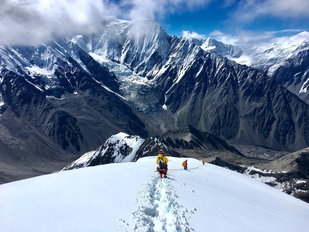 贡嘎最佳观景平台那玛峰51初级技术型雪山攀登首选