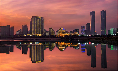 晚上可自行前往煙水亭湖畔欣賞夜景入住酒店早餐:自理 午餐:自理 晚餐