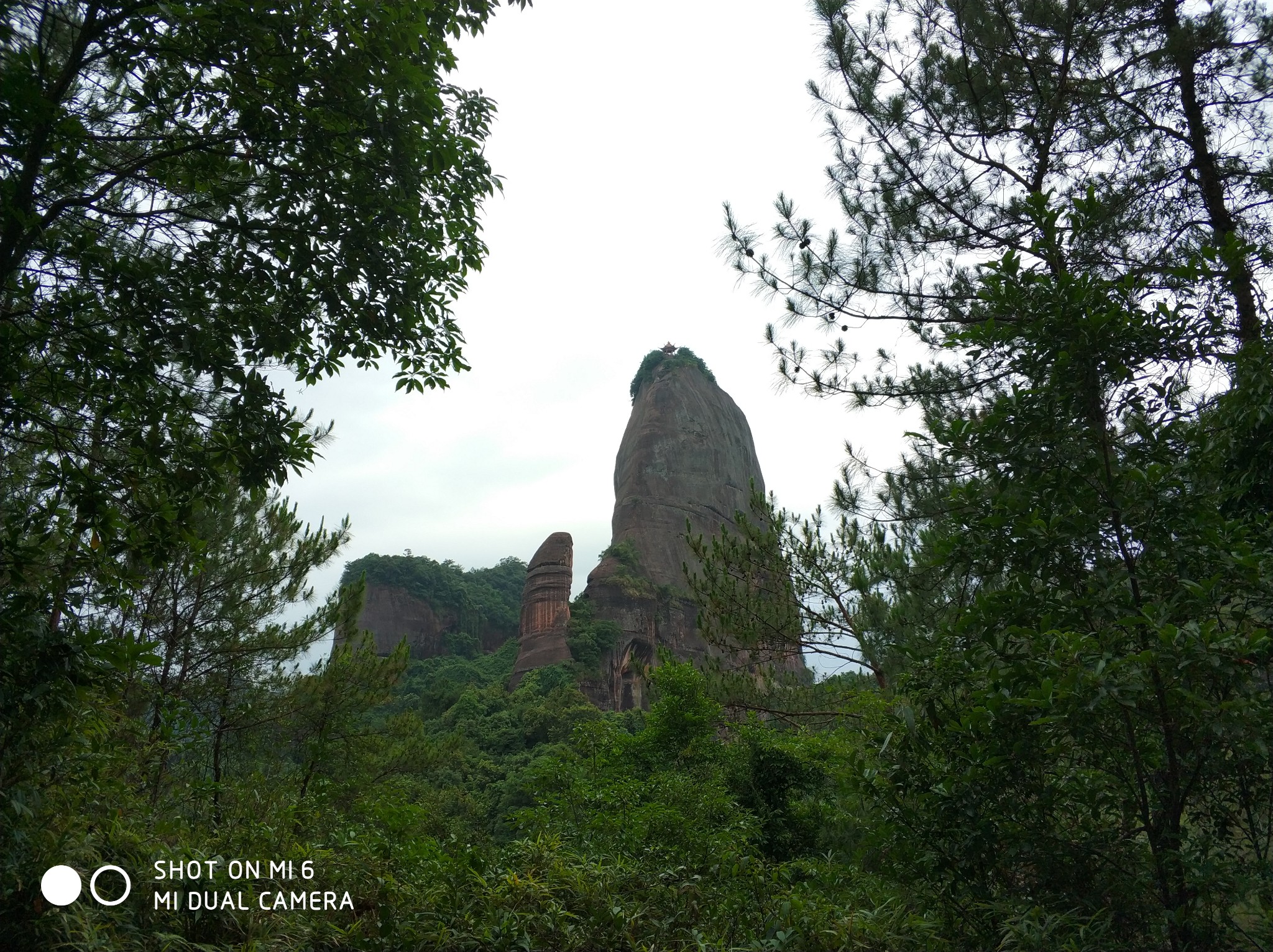 陽元山 - 乾元亭下來後繼續往前走,經過拜陽臺,就到了陽元石觀景臺:陽