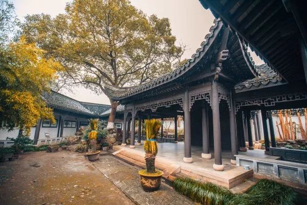 《书剑恩仇录》根据民间乾隆是陈阁老之子的传说,讲述了乾隆,陈家洛