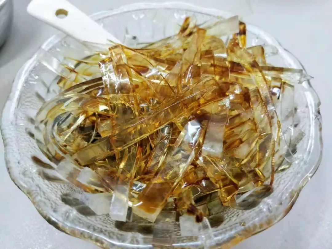 更让人惊喜的是鮸鱼胶冻,上桌自带bling bling的效果.