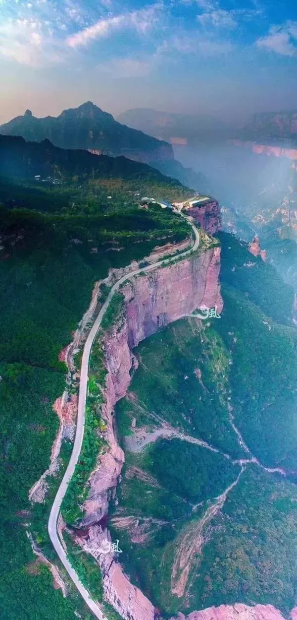 环绕太行山的7条挂壁公路!
