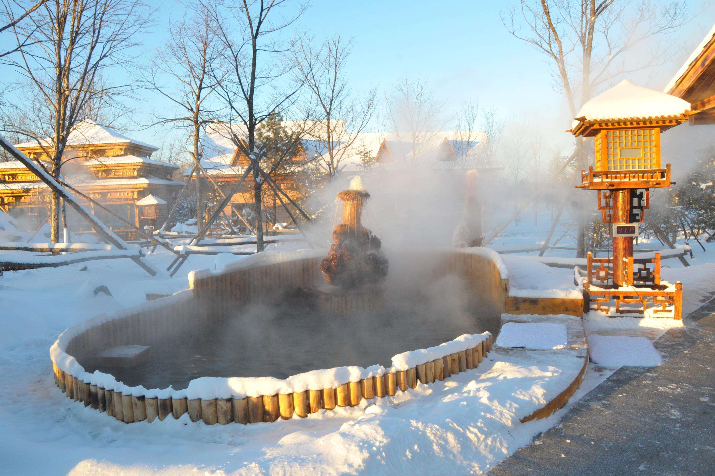 起成团 亚布力贵族滑雪 一晚雪乡温泉酒店 网红玻璃桥 篝火烈焰disco