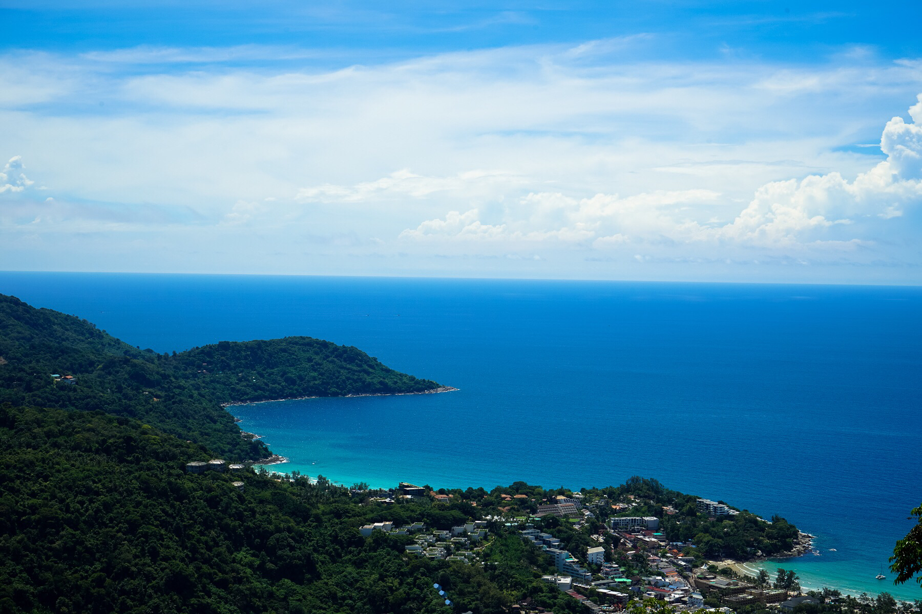 超多種海景鞦韆rock beach swing是絕佳的海景寫真出片地,也是全普吉