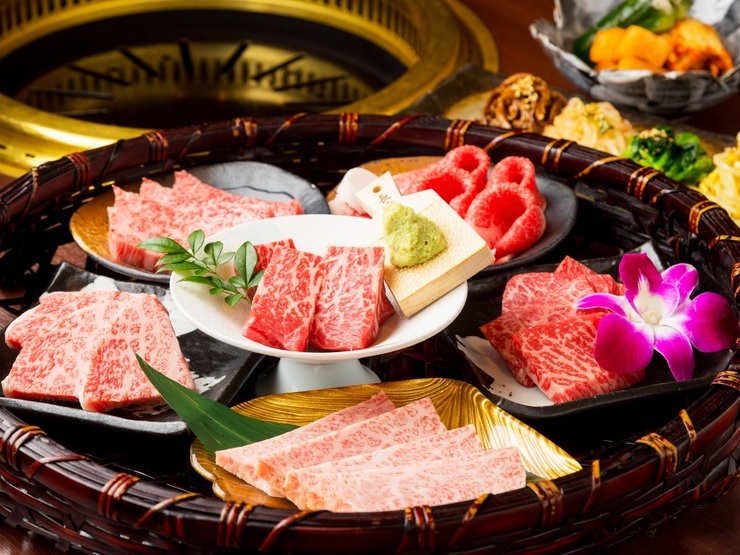 大阪府 露天神社日式烤肉料理萨摩牛之藏梅新店座位预约 位于大阪屈指可数的闹区北新地 提供鹿儿岛黑毛和牛的烧肉店 马蜂窝自由行