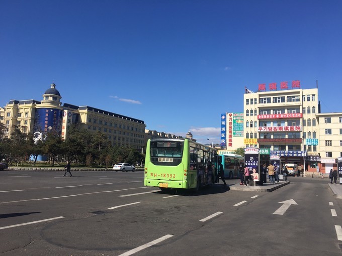 乘坐普通列車是到達位於市中心的延吉火車站.