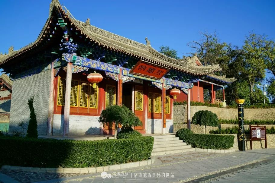 李家龙宫对面的李氏文化博物馆,一层为李氏家谱馆.