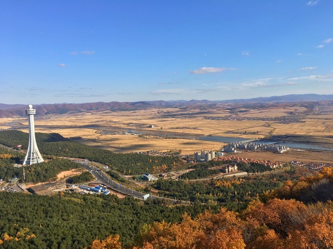 帽兒山帽兒山山上有一座木製的觀景臺,風景極佳.