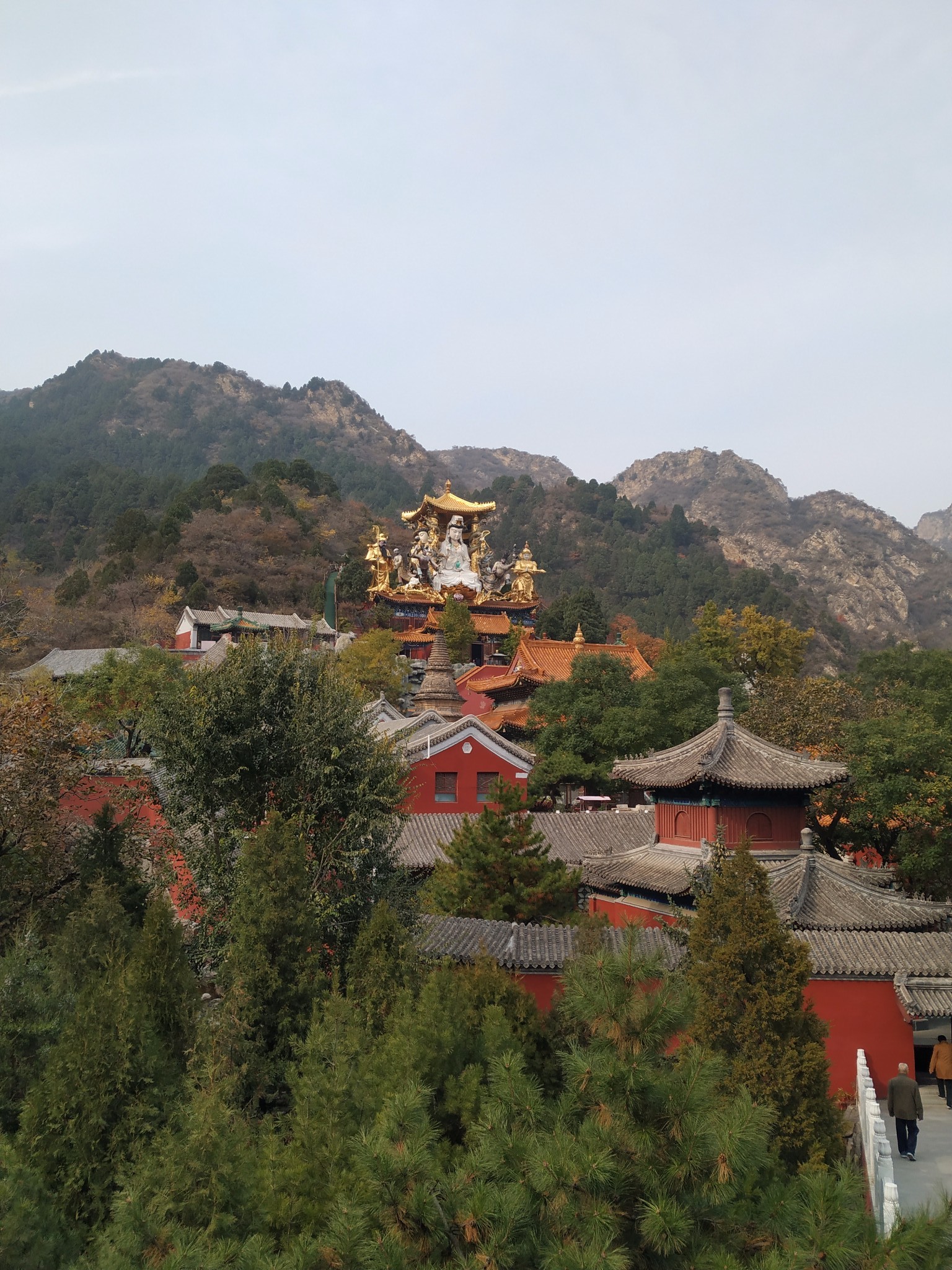 深山中觀音像建在屋頂的寺廟--秋遊門頭溝白瀑寺