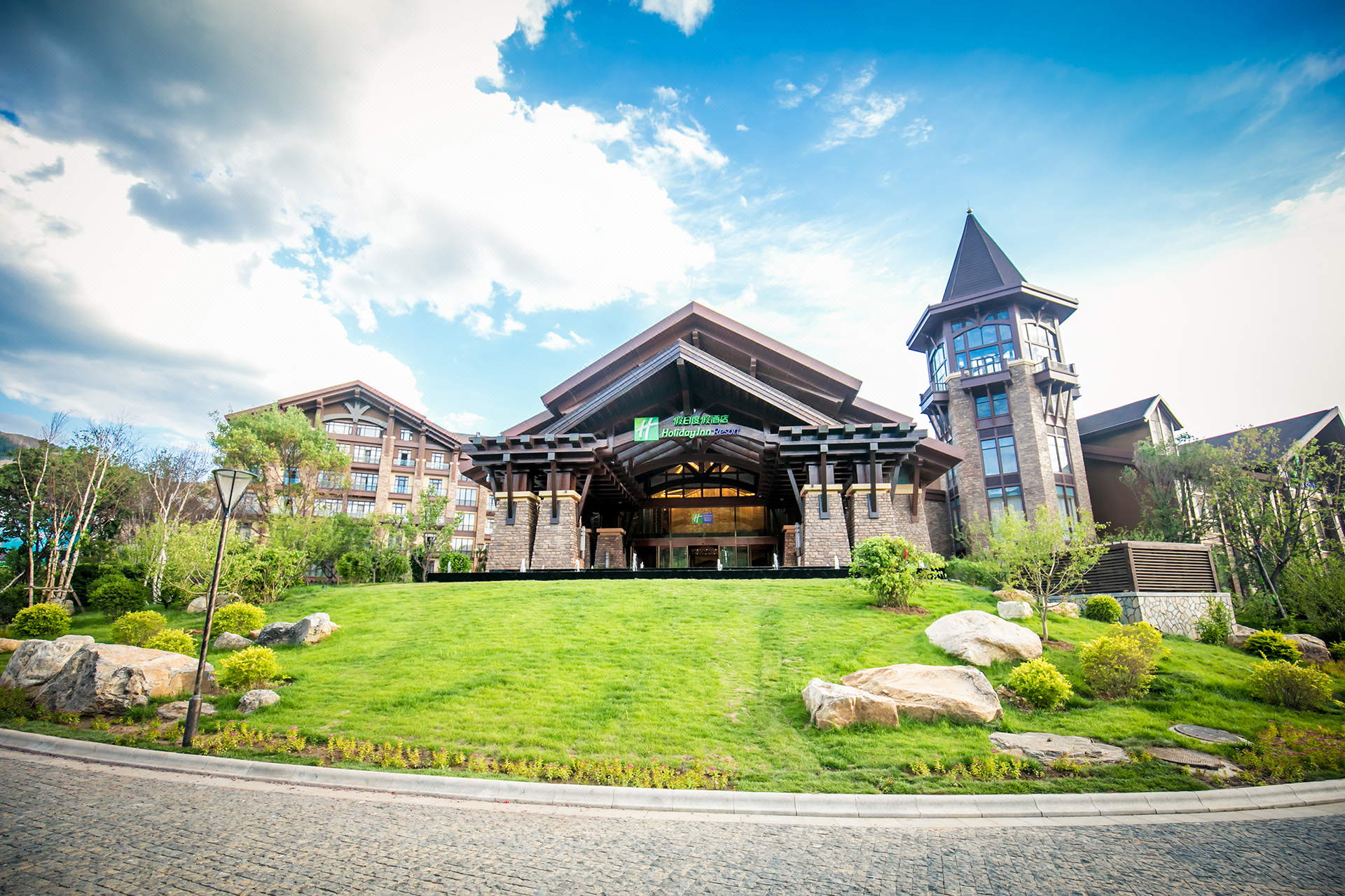 张家口滑雪崇礼富龙洲际假日酒店3天2晚2住15滑2人次日场雪票含双人