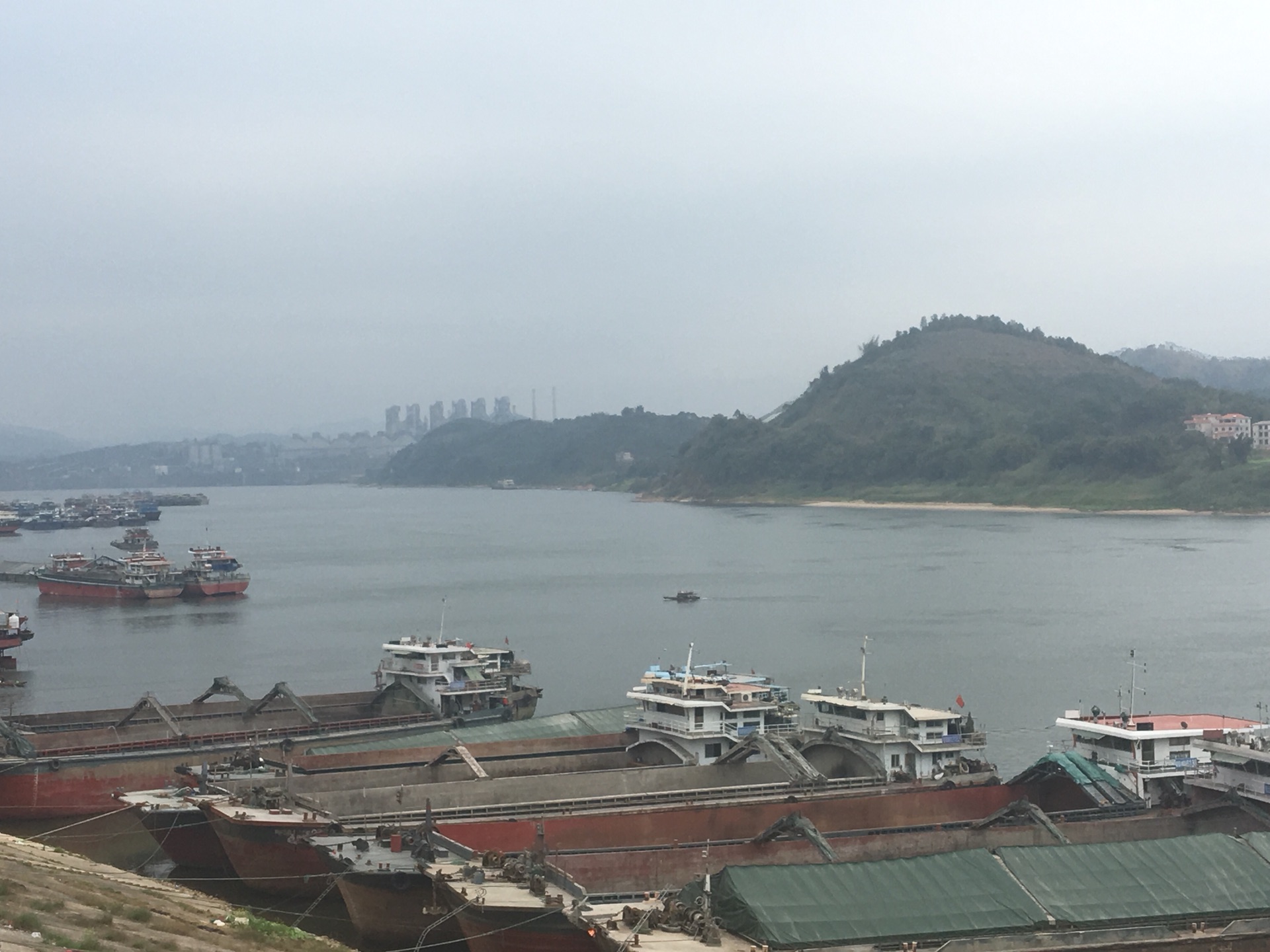 郁南都城江滨公园