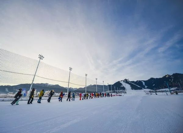 雪莲山高尔夫灯光滑雪场