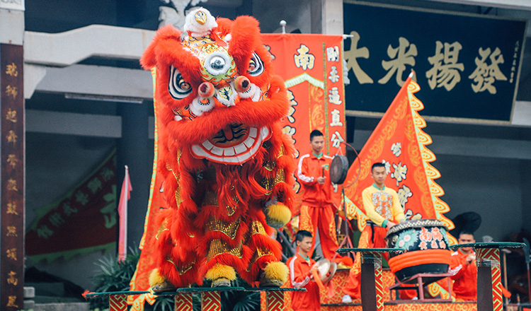 广州佛山一日游26人团祖庙看舞狮逛梁园听岭南故事南风古灶逛陶都佛山
