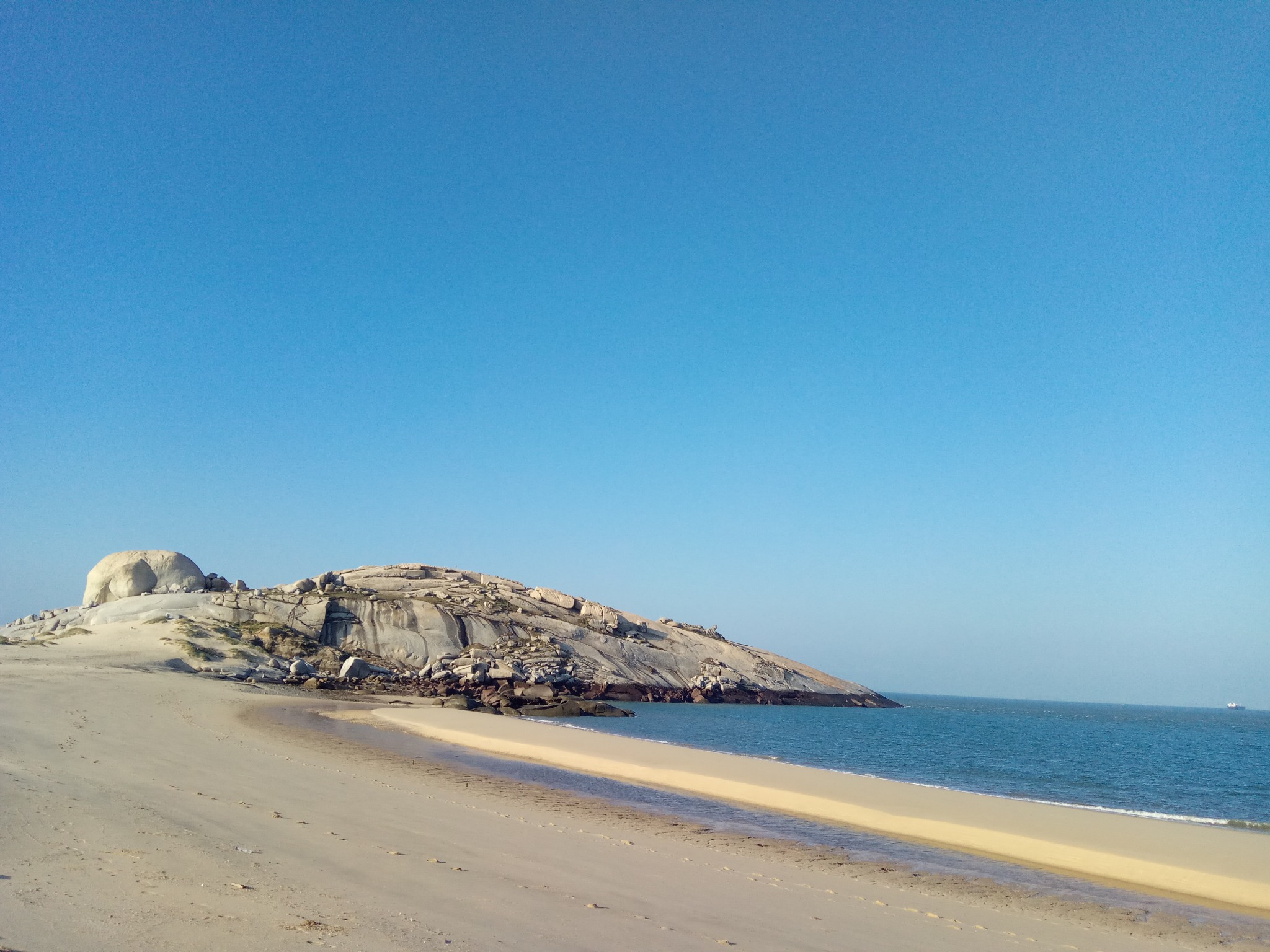 平潭塘屿岛-海坛天神躺在沙滩上_游记