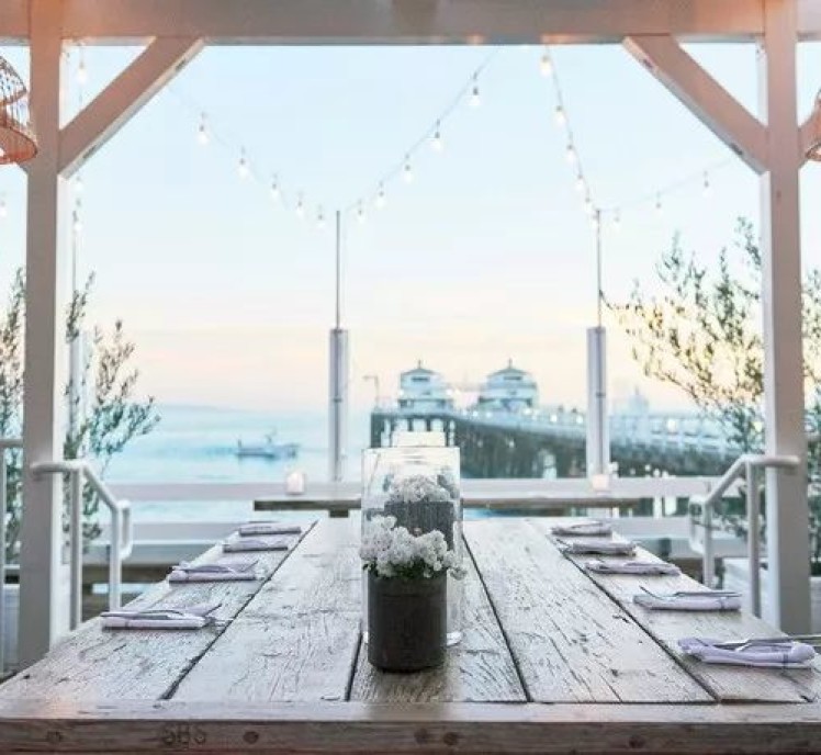 Los Angeles Oceanfront Restaurant | Oysters, Sea Bass, and Whiskey with a Coastal Breeze