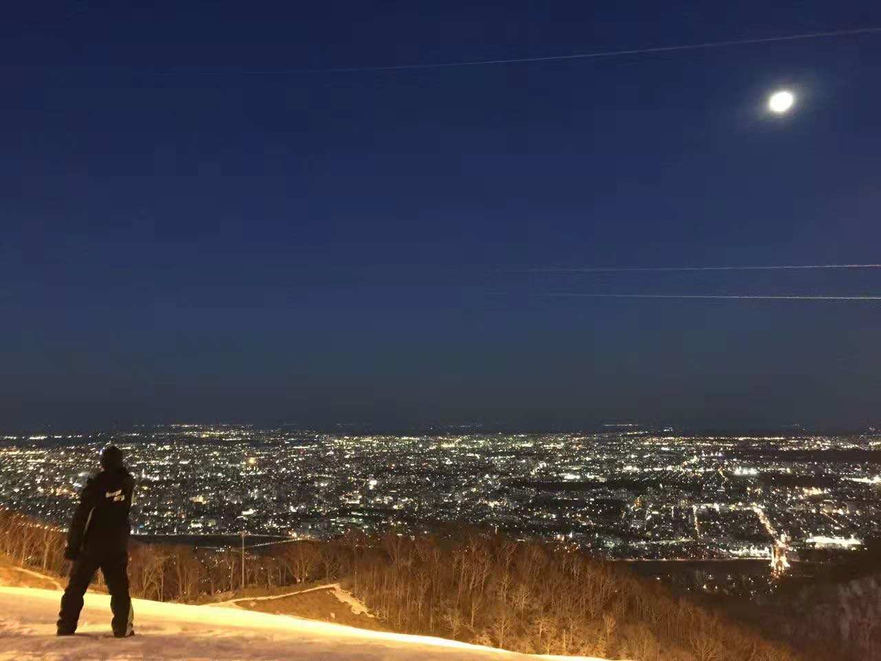 札幌绝景 藻岩山浪漫雪地摩托体验 避开人潮赏日本新三大夜景之一 每日限定3名 每人一位专业教练随行 札幌市内可免费接送 马蜂窝自由行