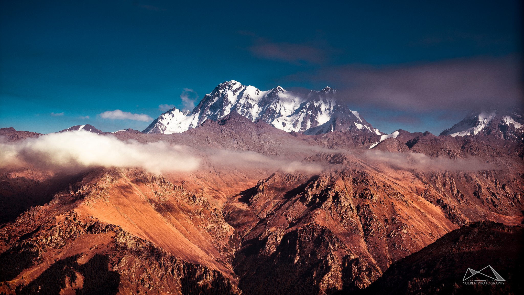 徒步新疆博格达环线8日探索驻足天上之山寻圣山之魂