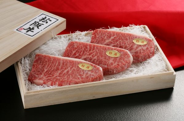 在日本福冈尝一尝地道的松阪牛肉和海鲜料理!