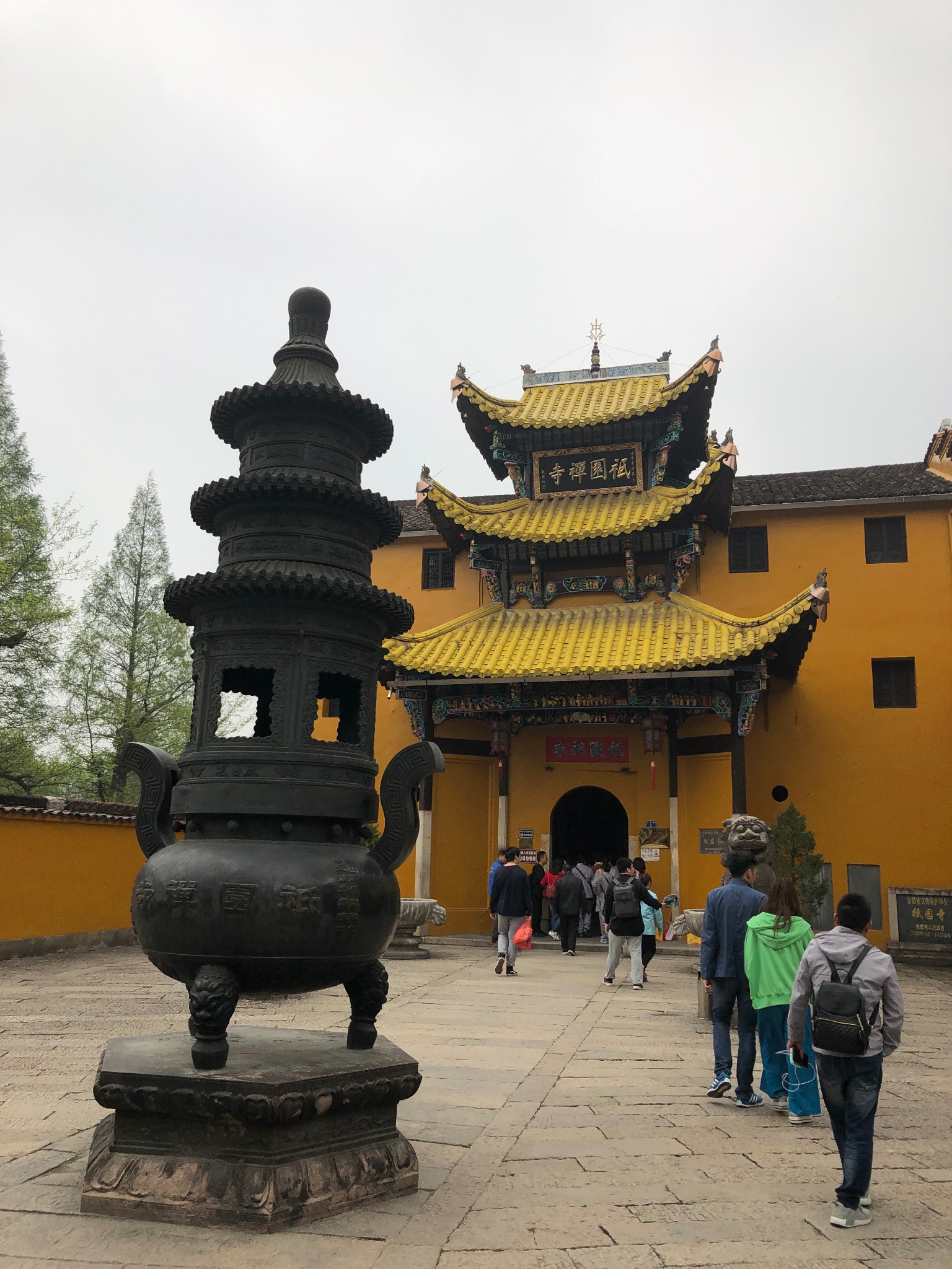 三,闵公殿与旃檀寺四,上禅堂与肉身宝殿五,化城寺与九华老街六,百岁宫