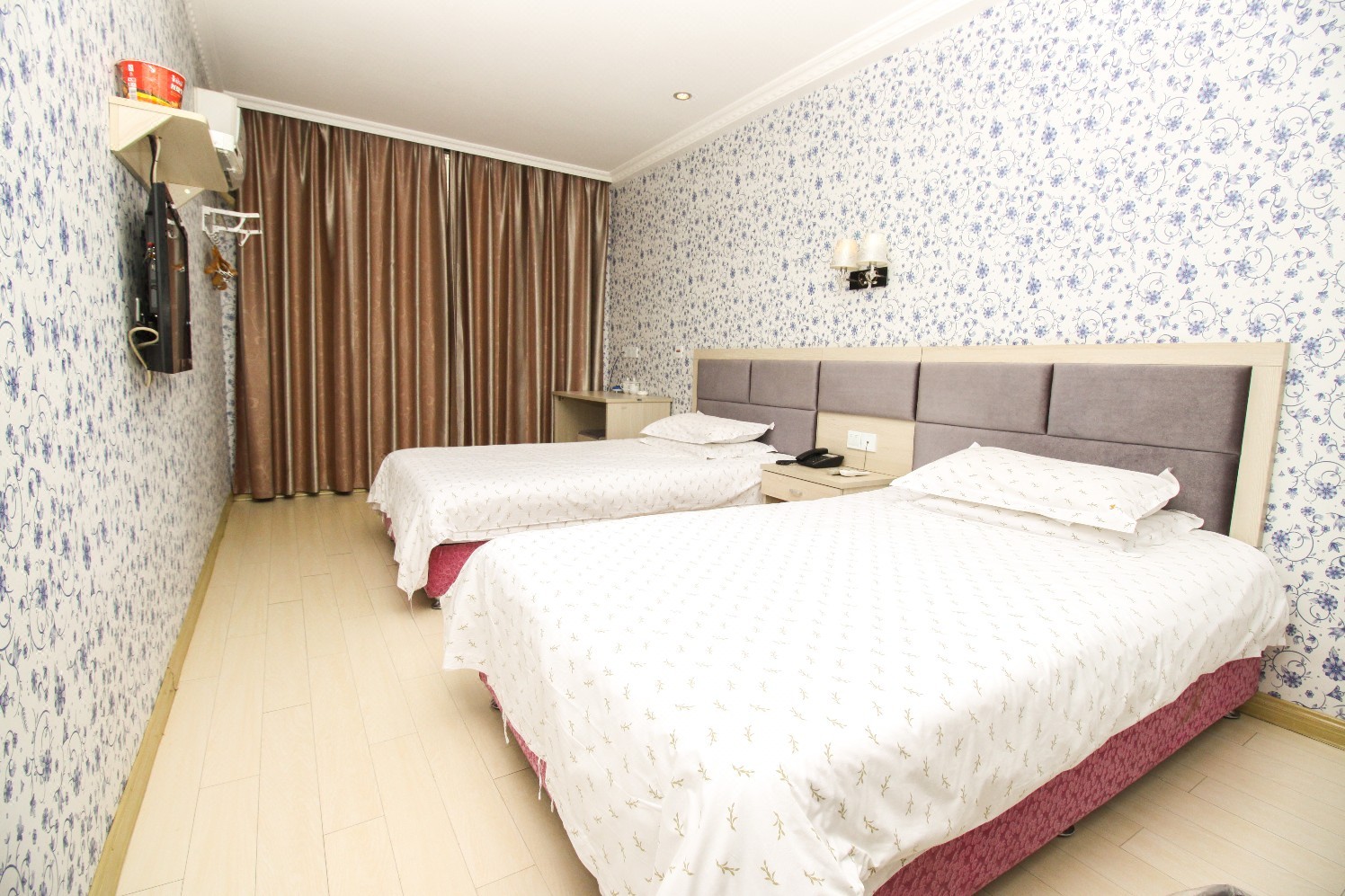 季季红宾馆(铜陵淮河大道店) Jijihong Holiday Hotel Tongling Huaihe Avenue