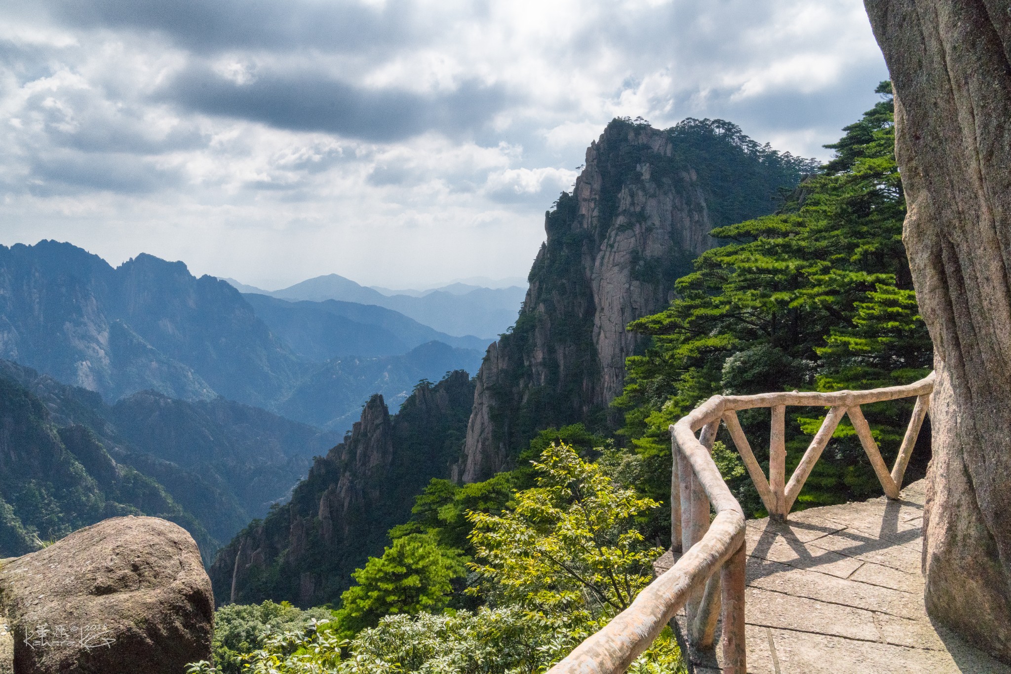 黄山旅游攻略游宏村赏古韵徽州登山叹天下无山黄山风景区