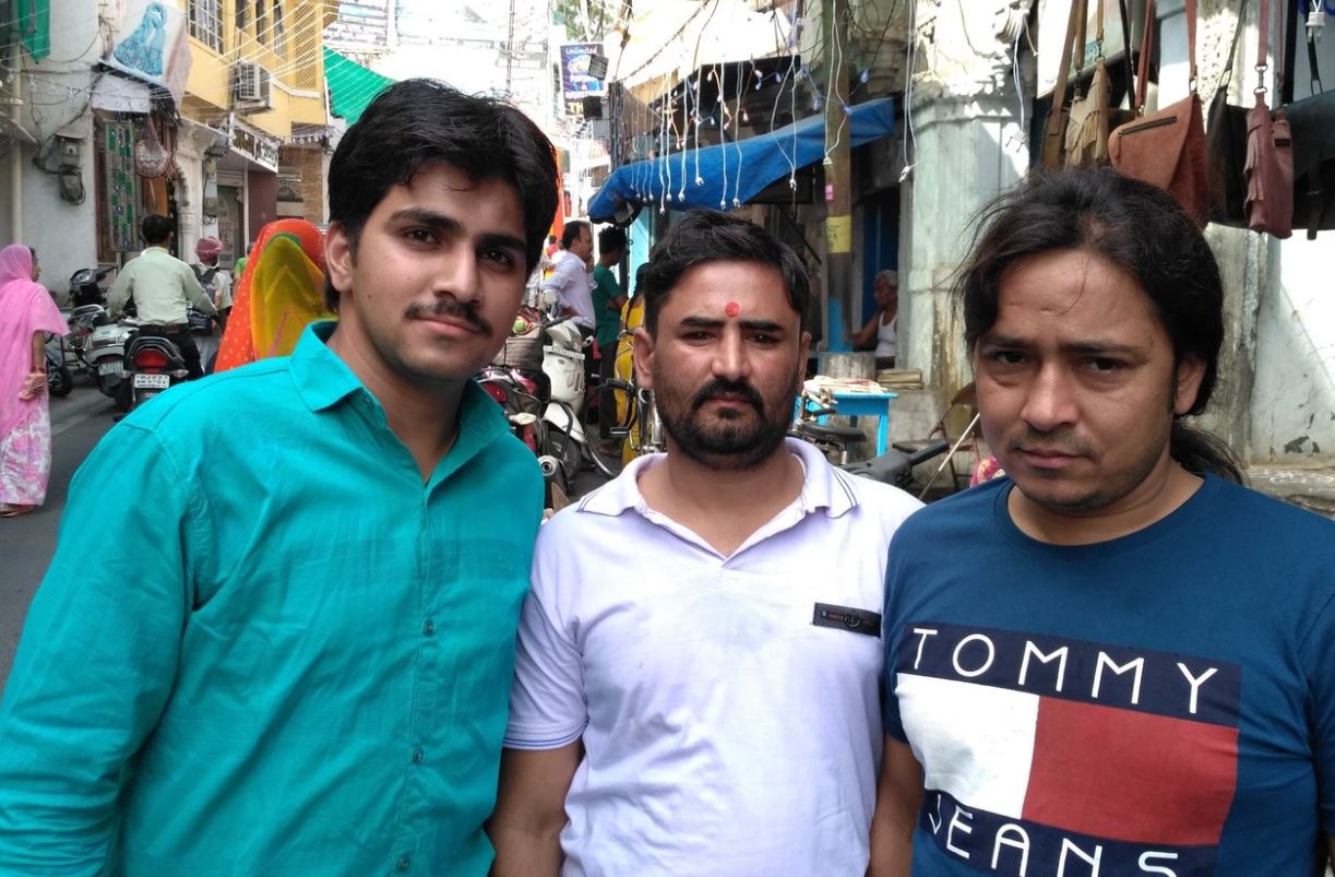 印度人的 眉心中间一点红 是什么意思 马蜂窝