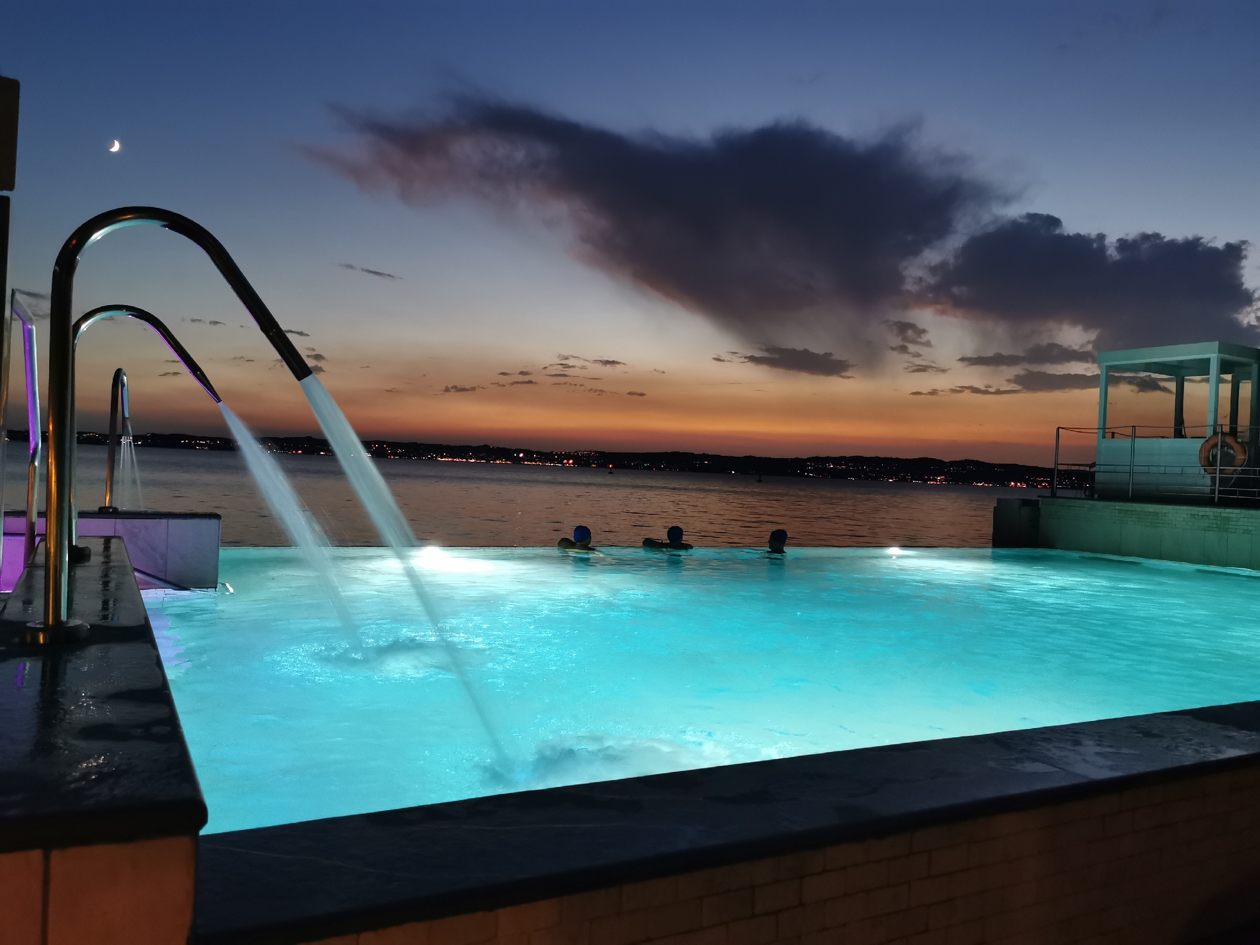 伦巴第娱乐-水族馆温泉spa