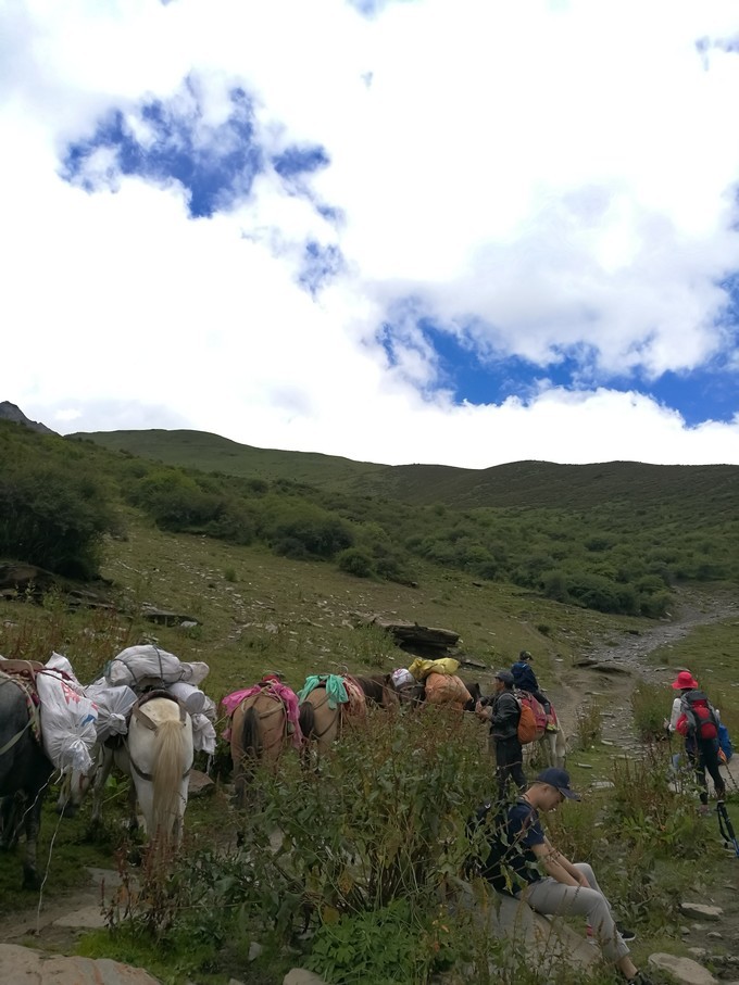 四姑娘山_姑娘山歌曲原唱_姑娘山在哪里的位置