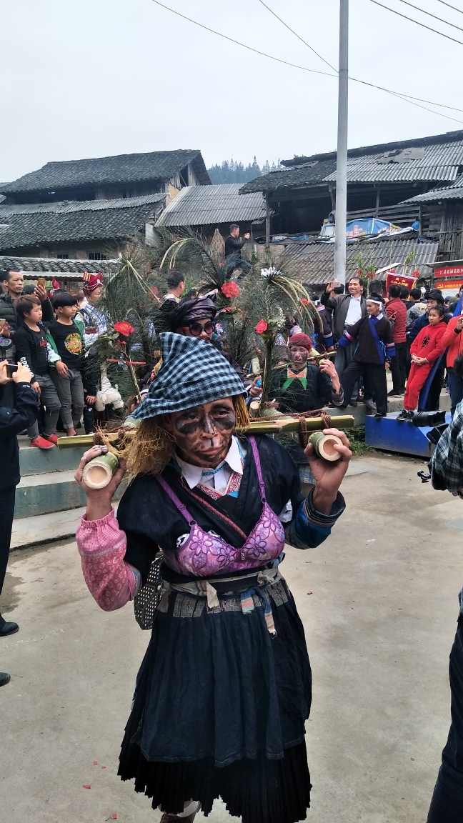 三江当地向导带你游览侗族三月三花炮节