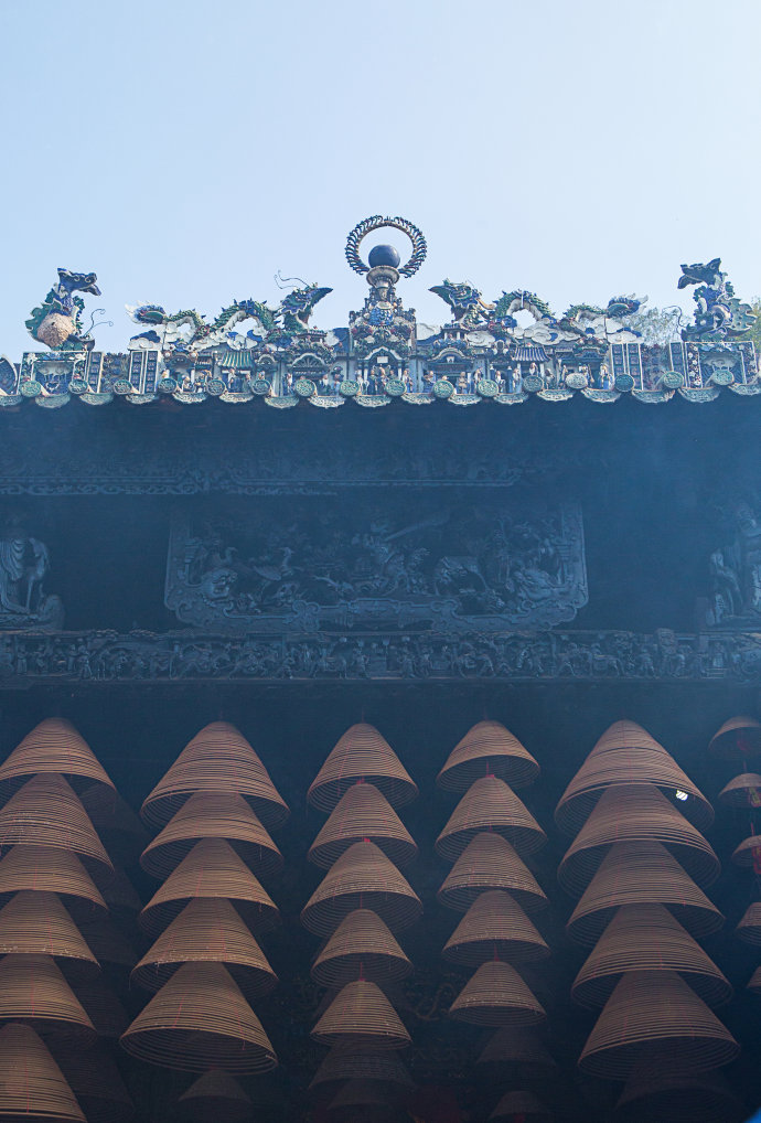 旅游攻略 芦苞祖庙,云烟氤氲               因为春节寺庙里香客多