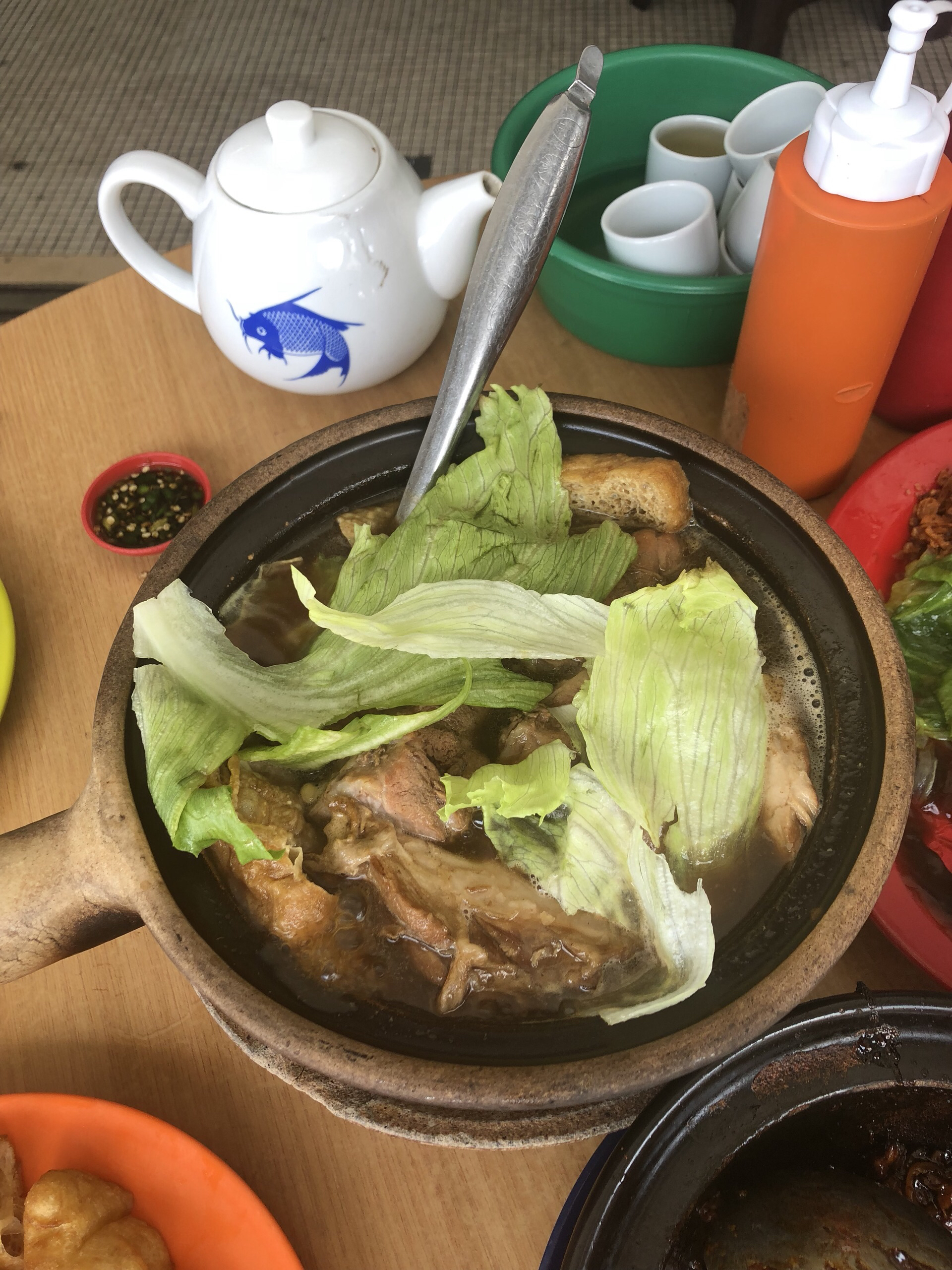 巴生美食-直落玻璃瓦煲肉骨茶