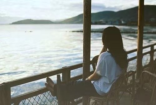 从武汉直飞清迈,路程只需两个半小时.我好静,喜欢聆听别人的故事.