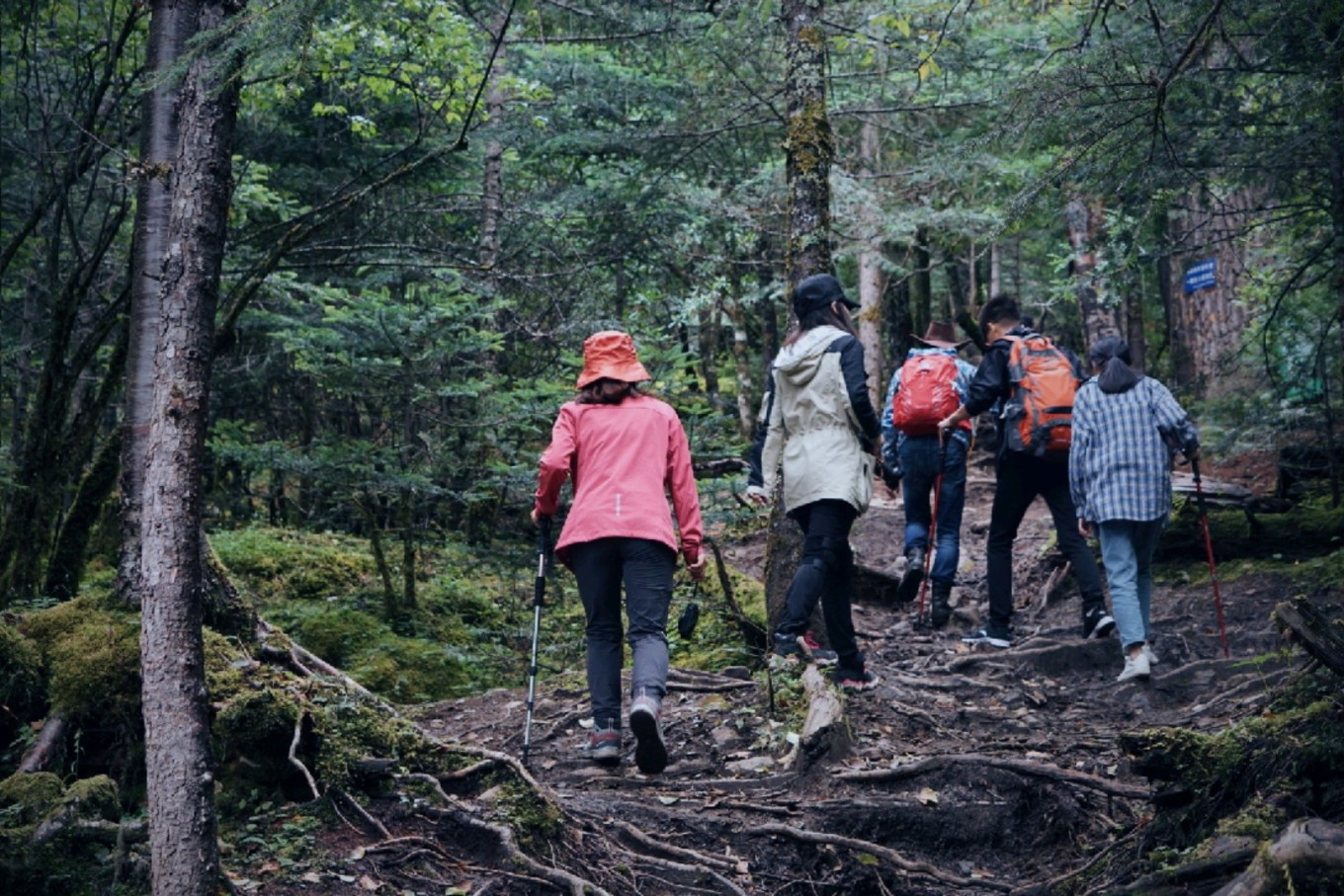 去雨崩徒步都需要带哪些装备?