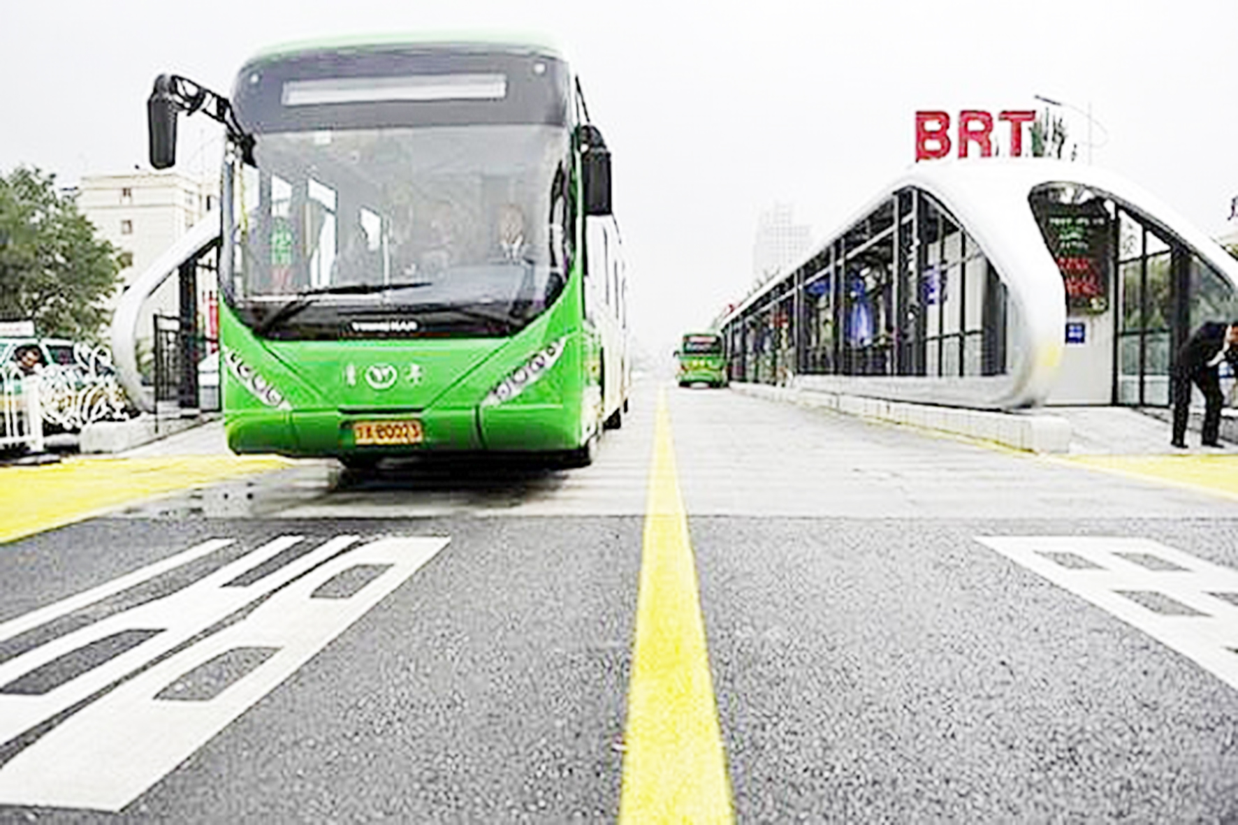 公交车很多,线路覆盖非常广但是银川没有地铁,银川有快速公交brt1号线