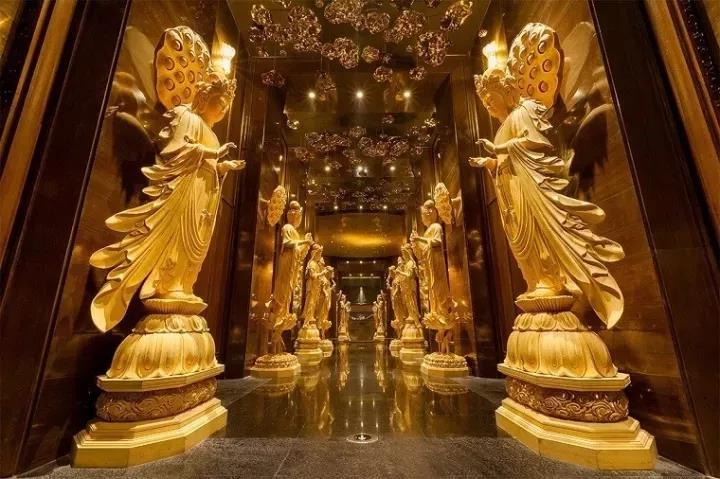 牛首山佛顶宫值得一去,整个大殿金碧辉煌,非常