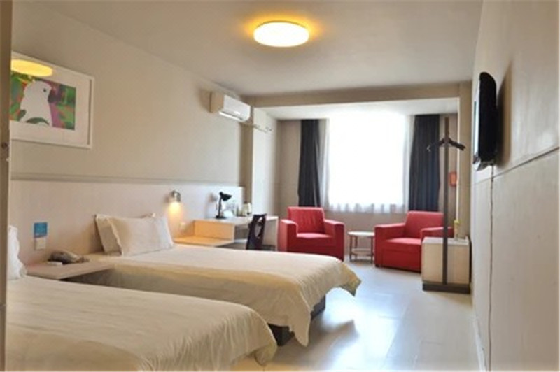 窝in连锁酒店(济南泉城广场店) Joy Inn & Suites (Jinan Quancheng Square)