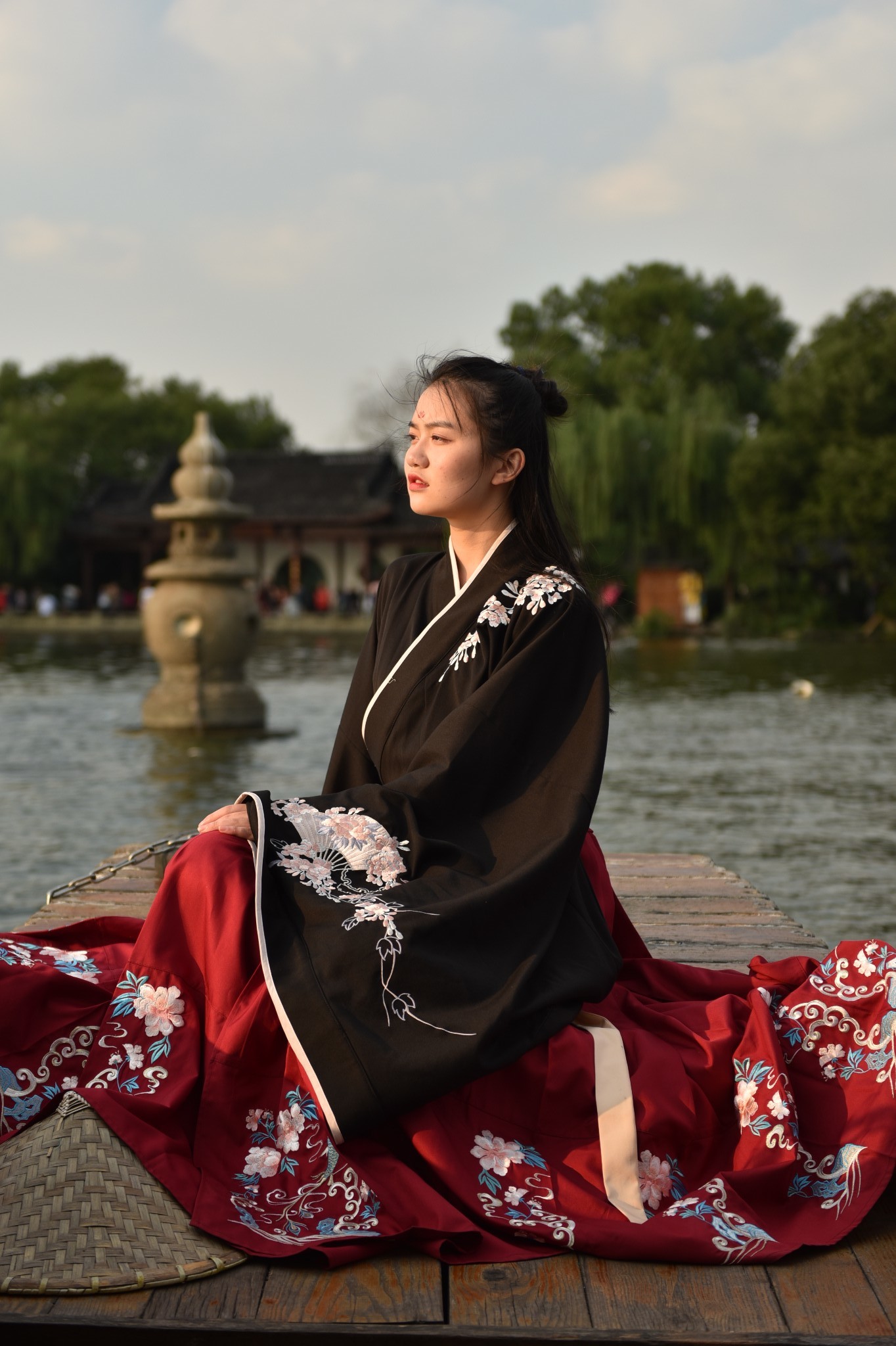 杭州已官宣入春,穿上汉服一天时间把春天妥妥藏进镜头