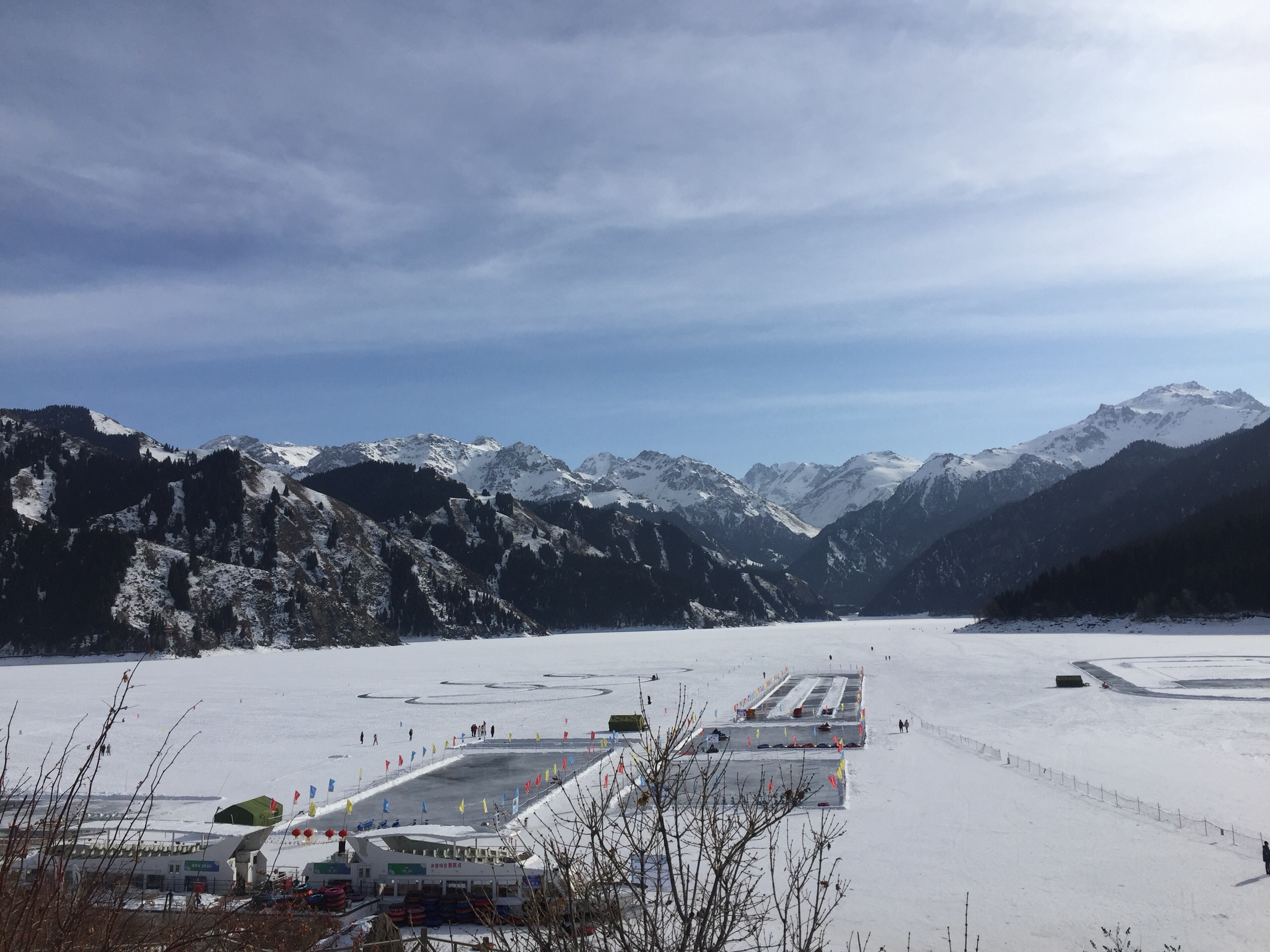 天山滑雪场图片