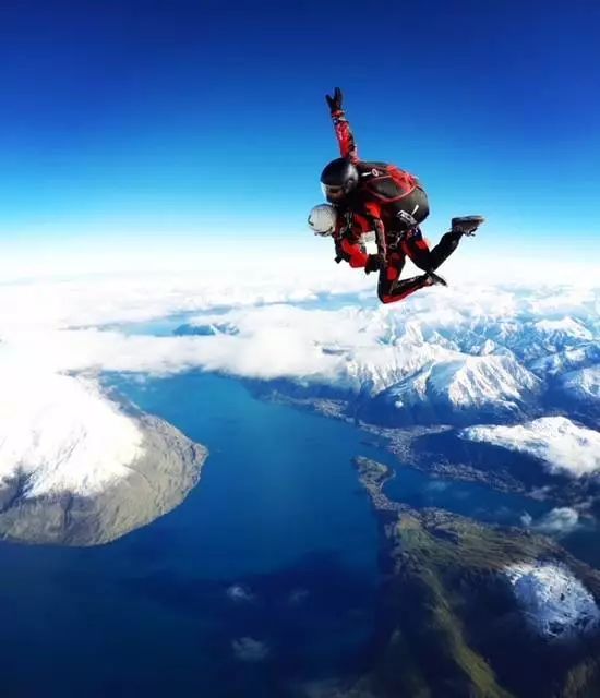 澳洲102岁老太挑战高空跳伞,来新西兰旅行必体验!